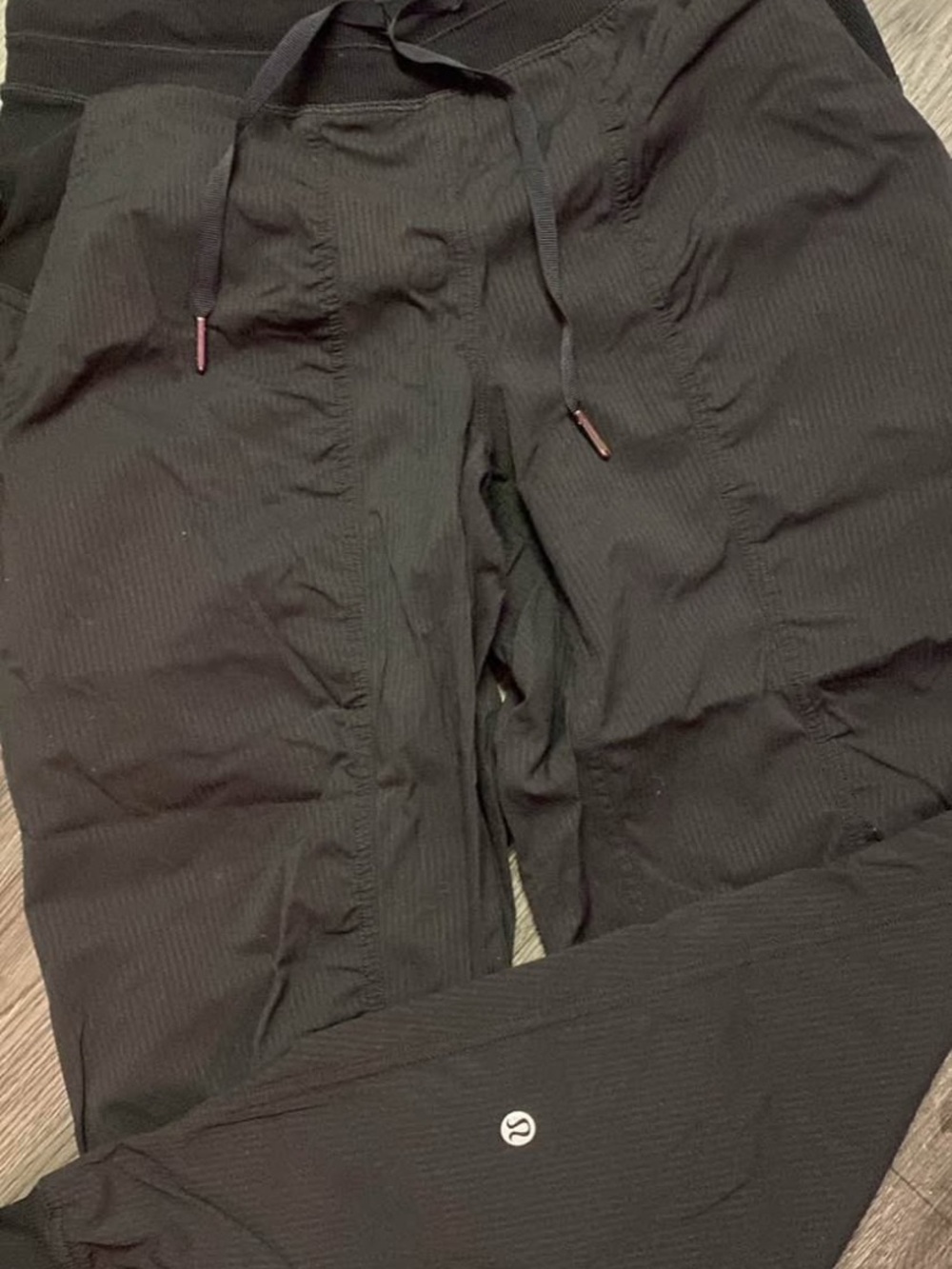 lululemon black athletic leggings with logo tag